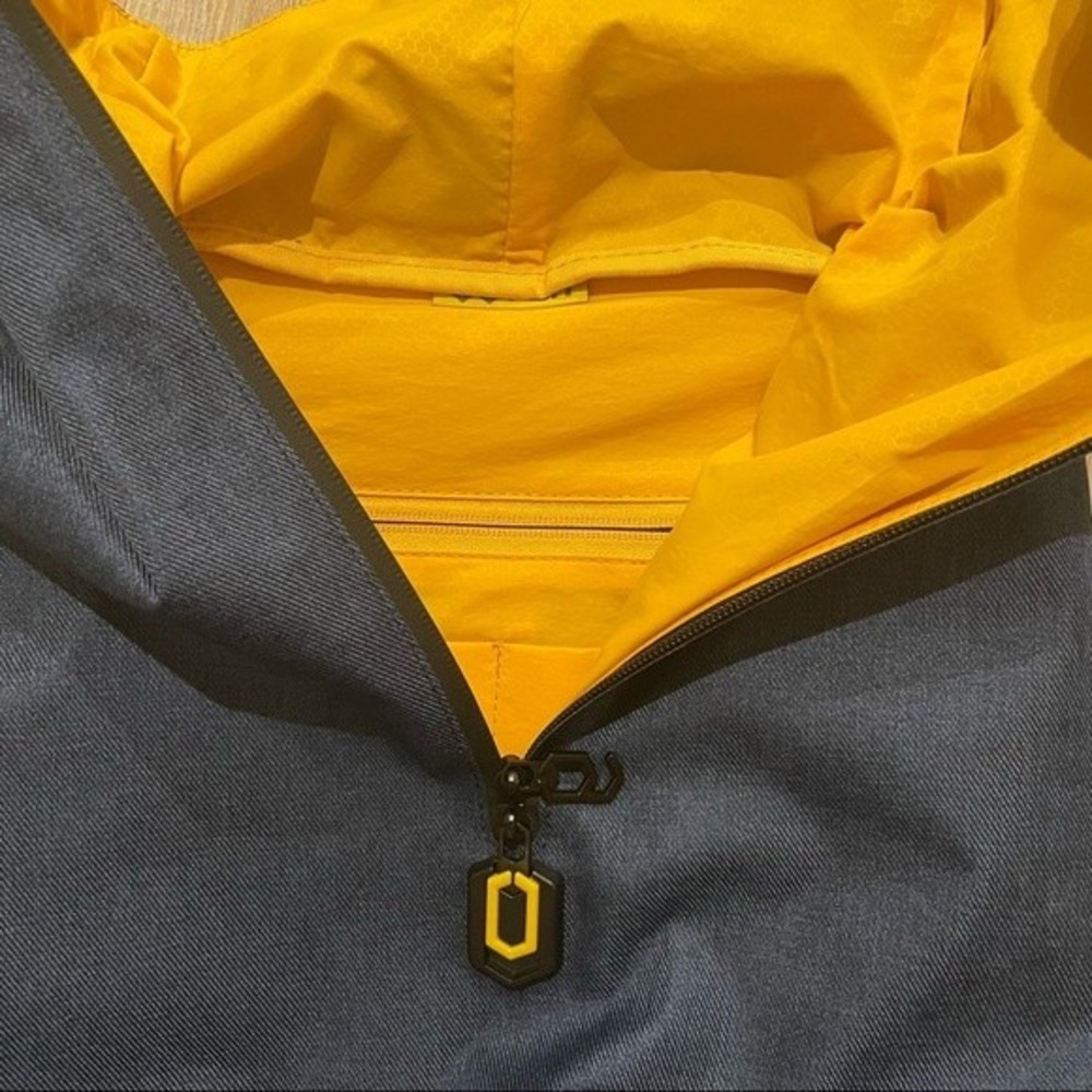 NWOT Navy Blue and Yellow Classic Business Computer Laptop Backpack Bag - Picture 3 of 8